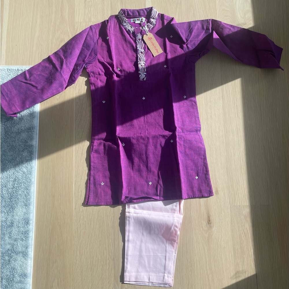 Boys Indian Kurta 6-7years. Excellent condition. Worn once for an hour!